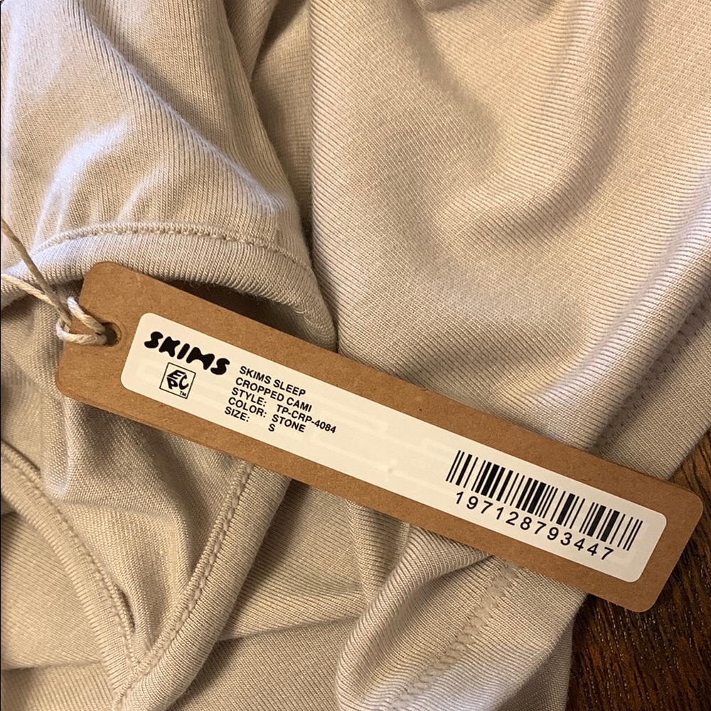 SKIMS Sleep Cropped Cami + Sleep Pajama Shorts in Stone Size Small - Picture 8 of 10